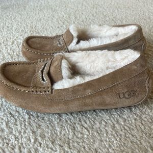 Little girls size 2 Ugg slippers